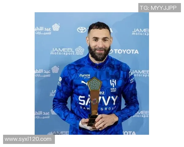 本泽马：从足球天才到传奇巨星的辉煌旅程与成就回顾